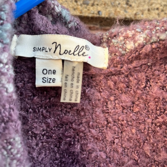 Simply Noelle one size hooded sweater wrap - Picture 3 of 4